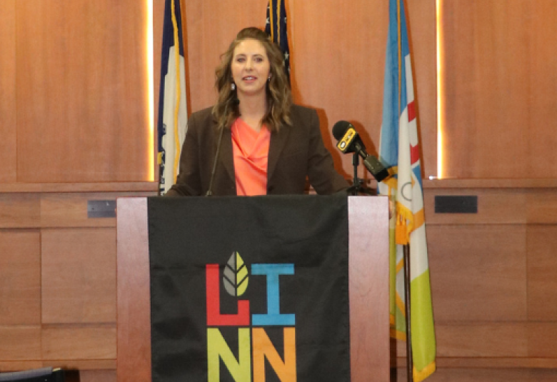 Linn-News - Staff Photo - Create Article
